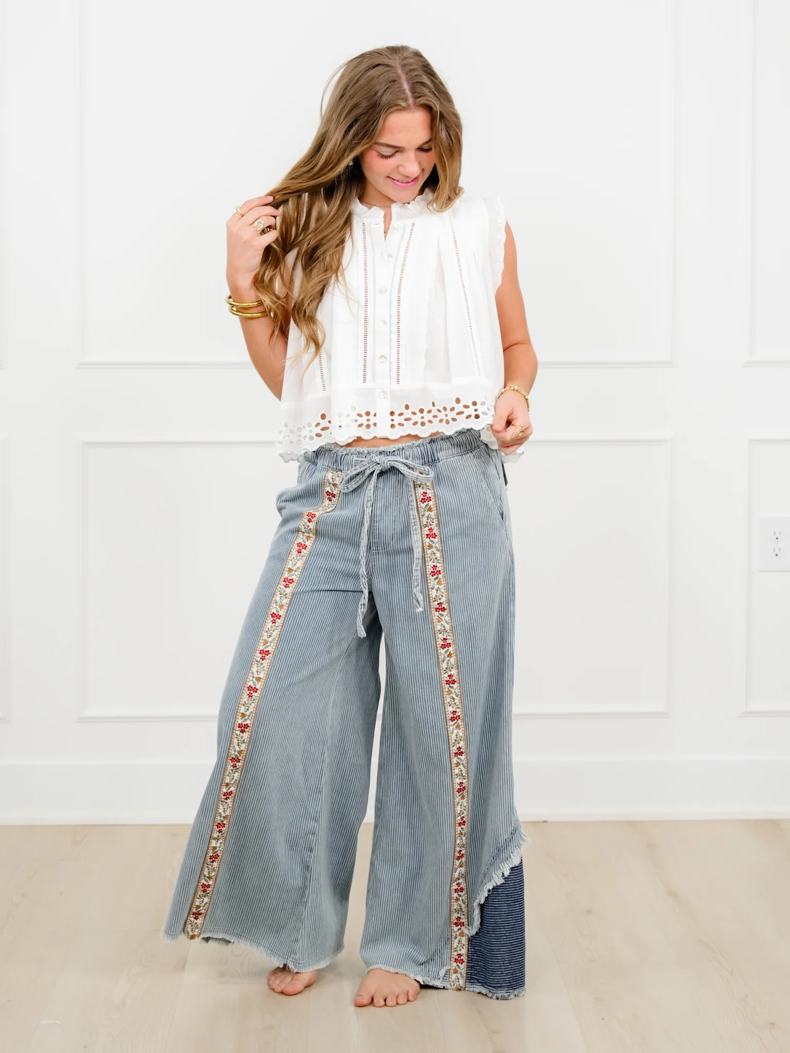 Floral Eyelet Sleeveless Button Up Blouse - Image 6