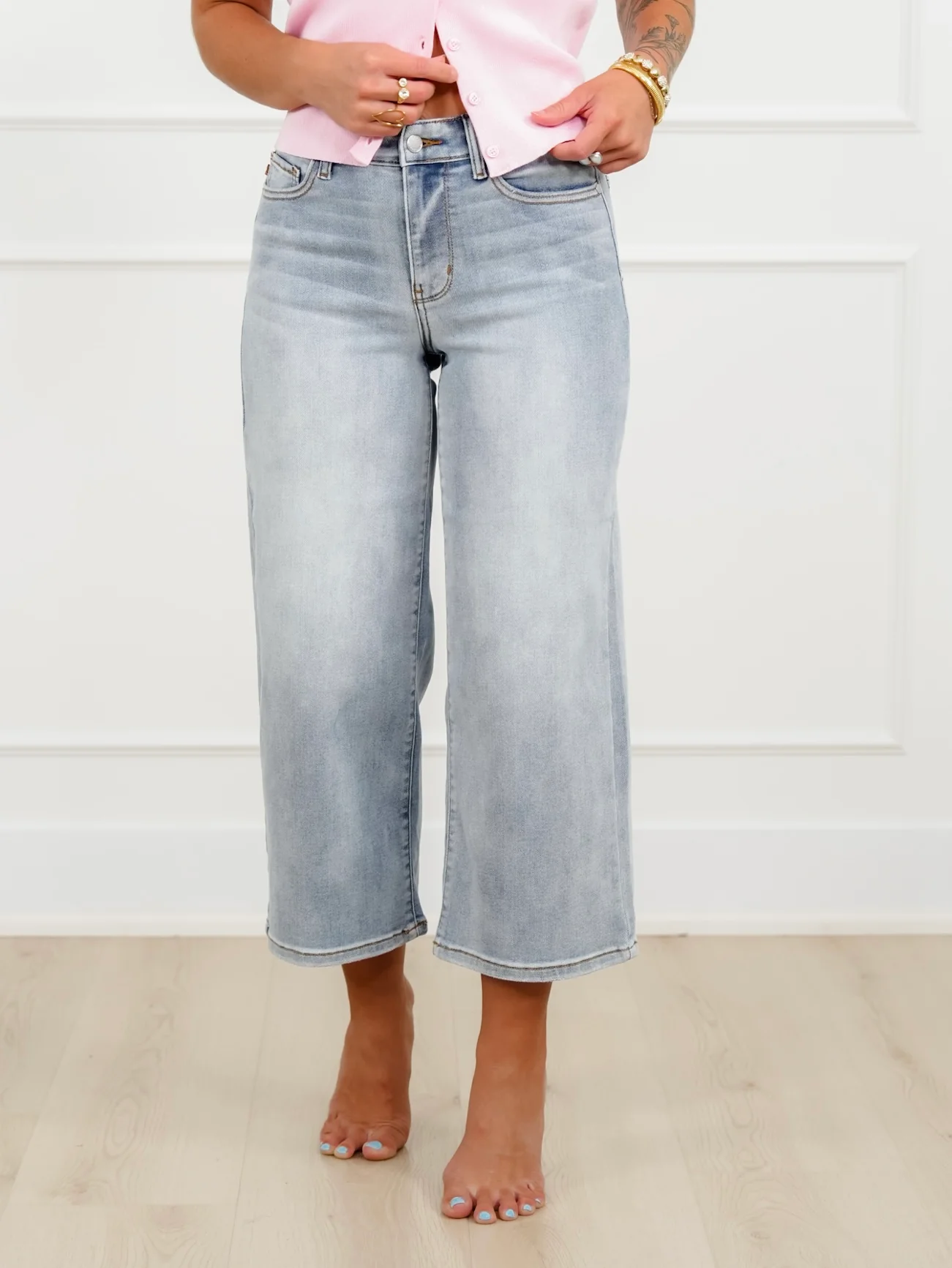 Judy Blue Mid Rise Light Wash Cropped Wide Leg Jeans
