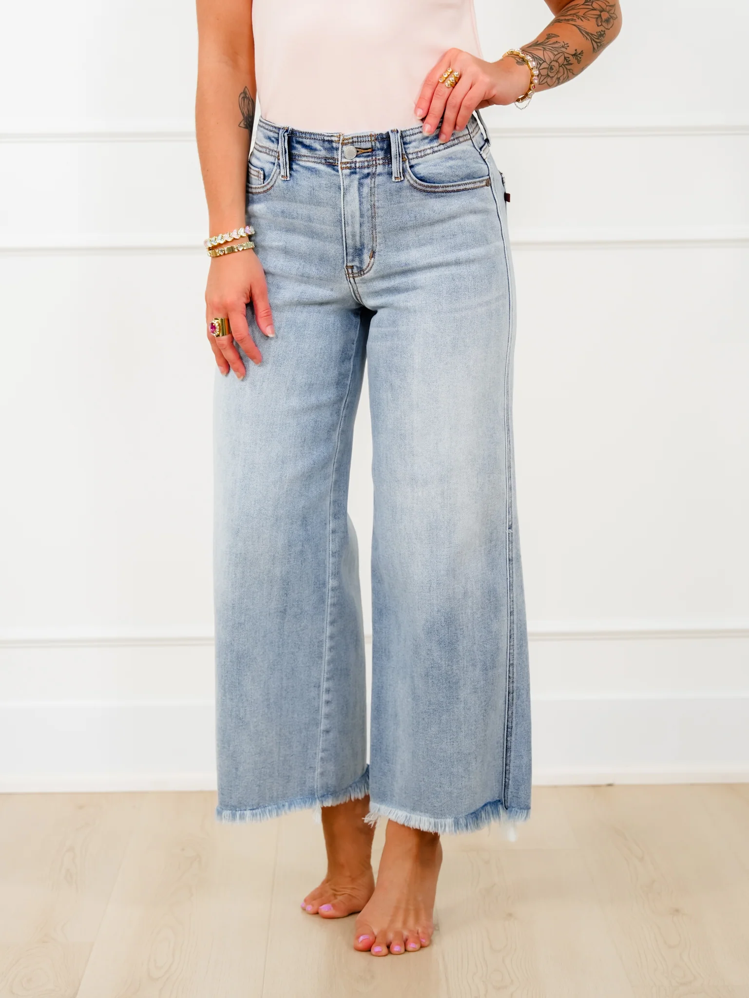 Judy Blue Mid Rise Light Wash Wide Leg Ankle Jeans with Frayed Hem - Image 7