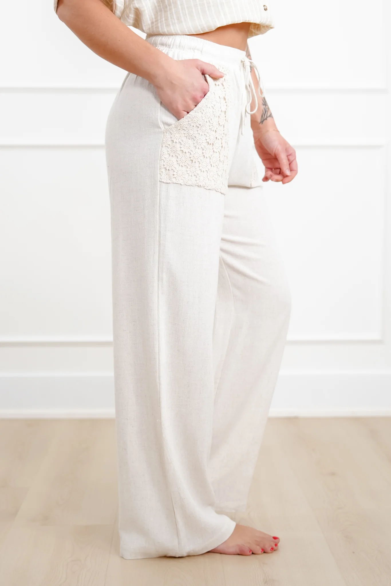 Linen Blend Elastic Waist Wide Leg Pants with Crochet Pockets - Image 4