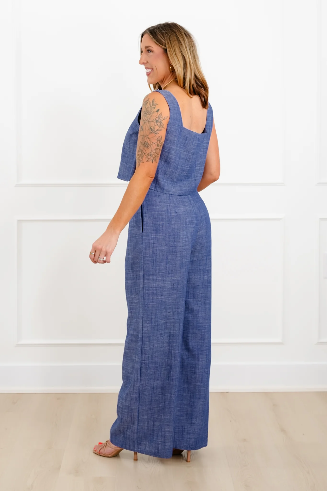 Sleeveless Square Neck Top and Pleated Pants Set - Image 5
