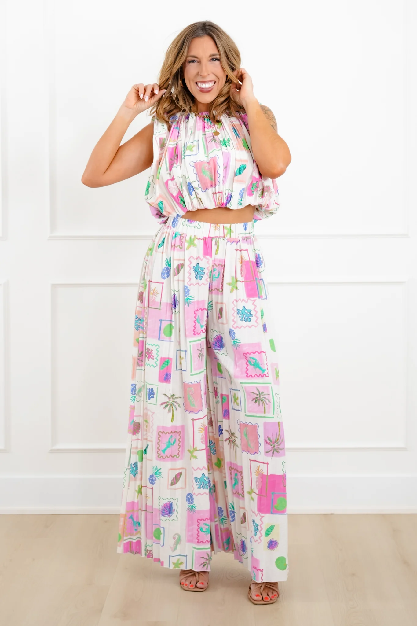 Tropical Print Sleeveless Pleated Top - Image 7